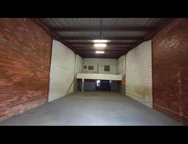 180M² WAREHOUSE TO LET IN SPRINGFIELD